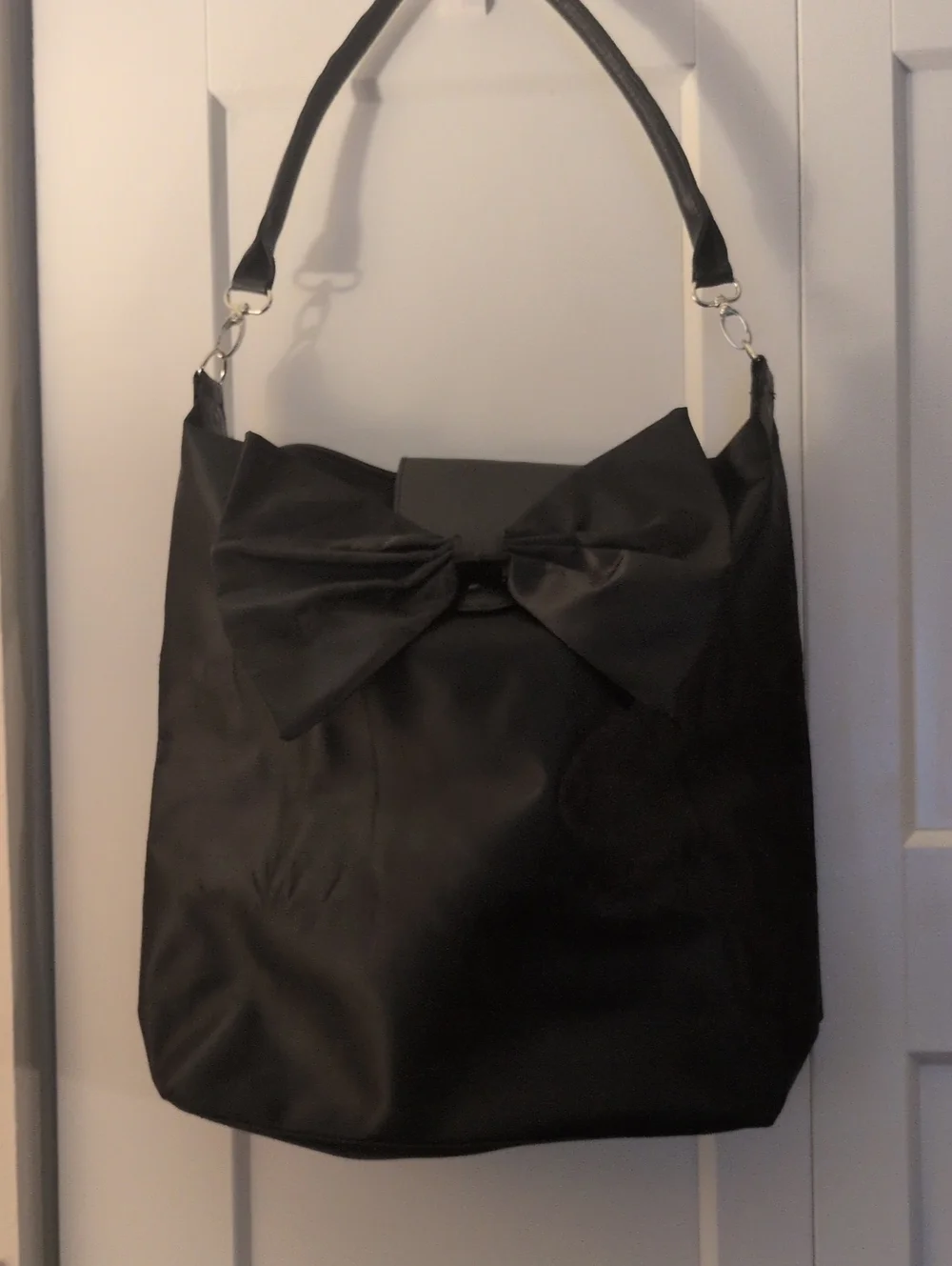 Elegant Black Bow-Accent Shoulder Bag By Chi